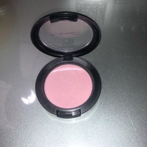 MAC BLUSH WELL DRESSED